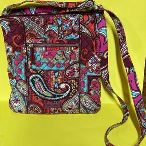 VERA BRADLEY Large Hipster Crossbody Satchel
Paisleys Purse Bag only used once
